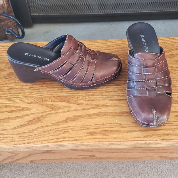 3 pair of shoes - size 6 - Picture 2 of 4